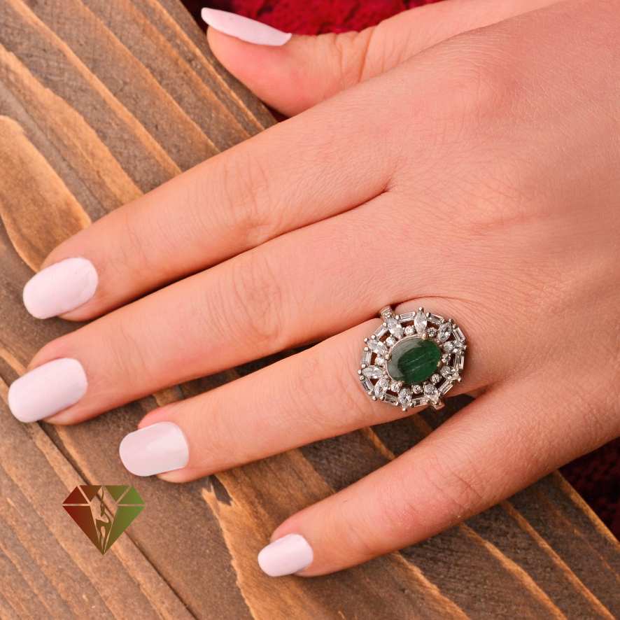 انگشتر زنانه زمرد طرح کتایون